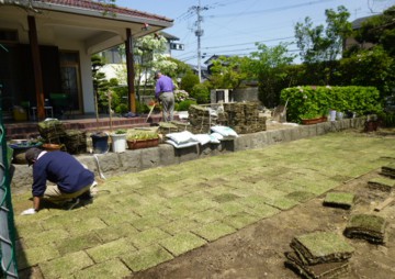 久留米市　T様邸　芝張り工事14